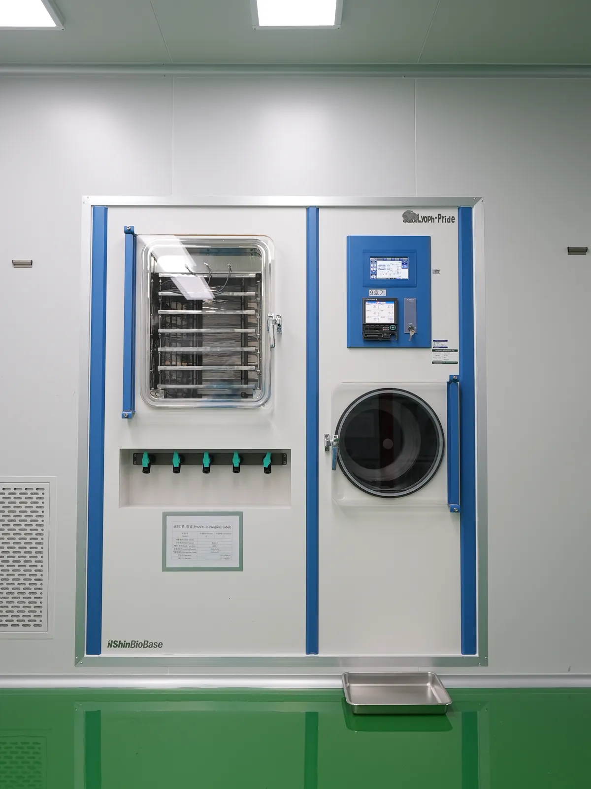 Freeze dryer at the GANA R&D manufacturing site